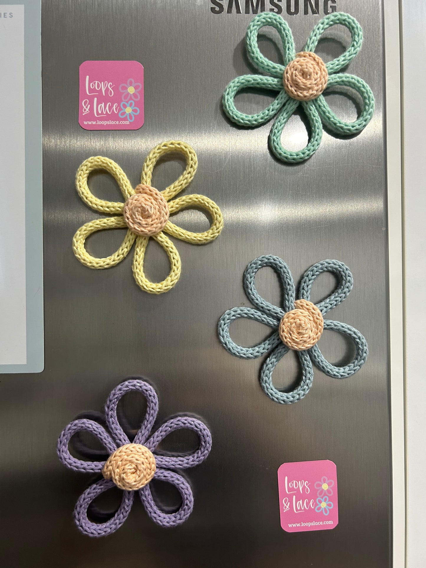 Knitted Daisy Magnet